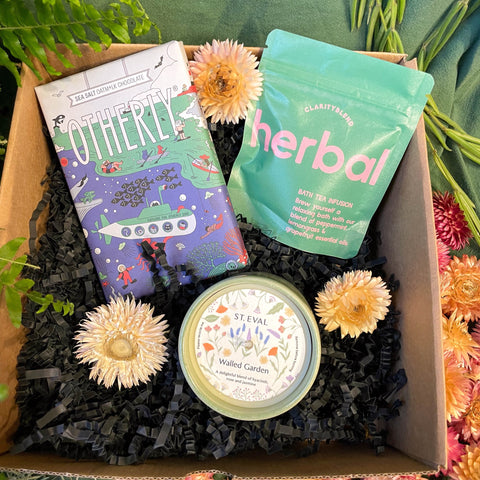 The Chill Out Gift Set - Ceramic St Eval Candle, Bath Brew + Chocolate Bar - Sprouts of Bristol
